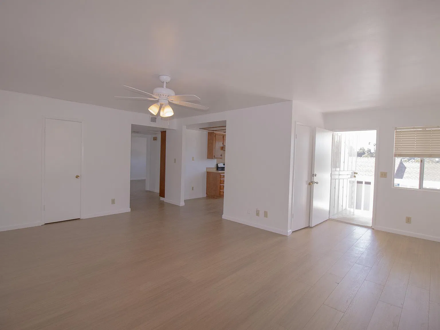 2 bed, 900 sqft, $2,700 — Photo 3