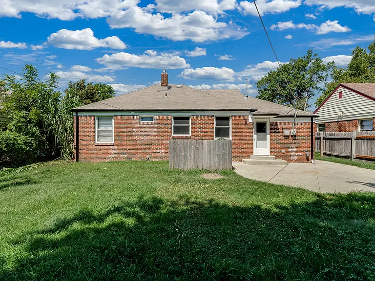 1712 N Belmont Ave — Photo 47