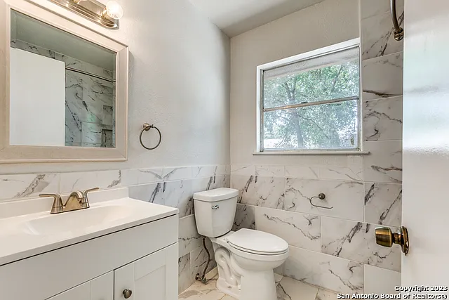 827 Spring Park St — Photo 8