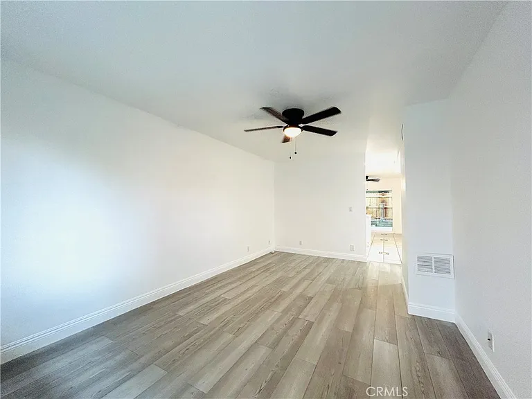 857 N Vineyard Ave #B — Photo 4