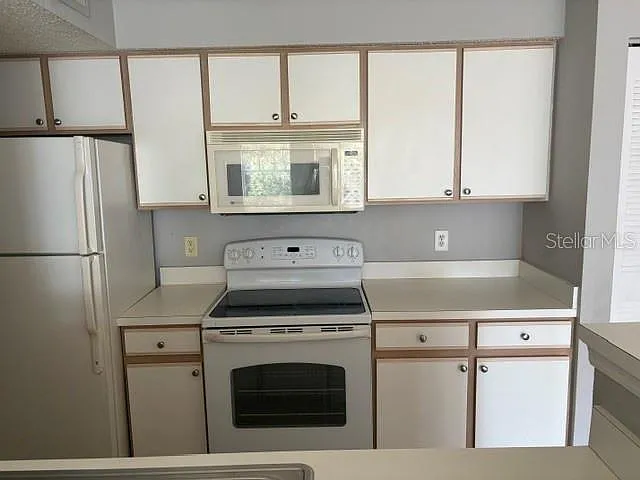 2201 Key West Ct #335 — Photo 3