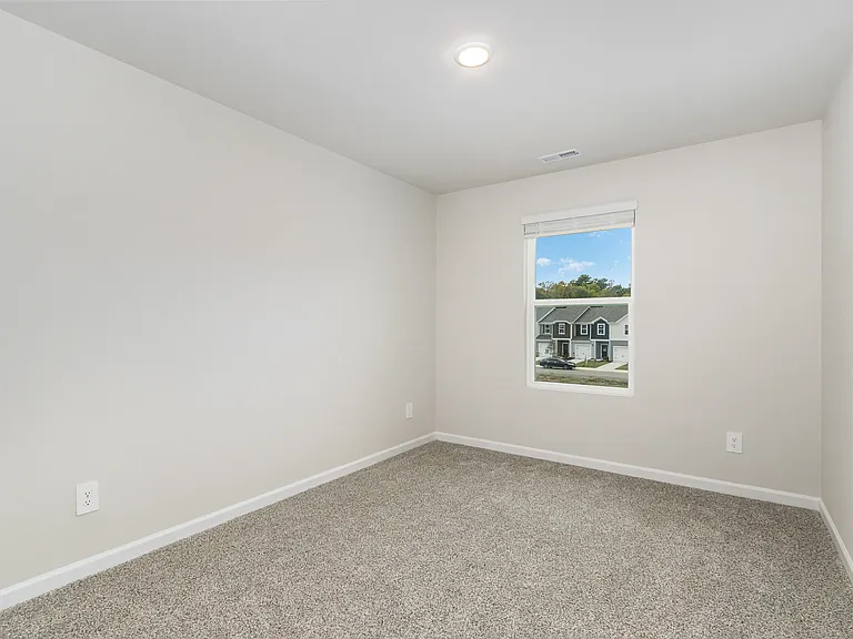 912 Rolling Fields Dr — Photo 6