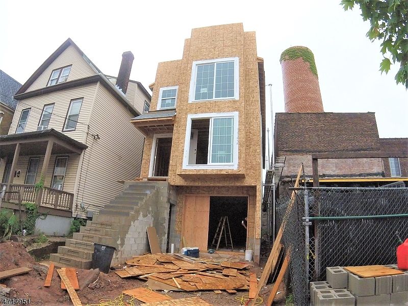 2nd image of 648 Marshall St