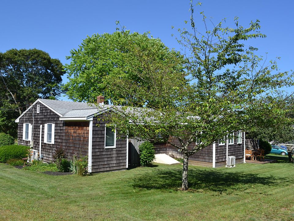 2nd image of 68 Vineyard Ave