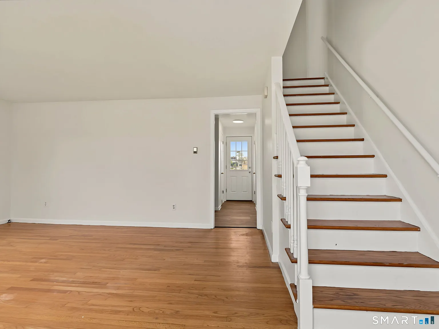 2 bed, 1.5 bath, 1000 sqft, $3,000 — Photo 2