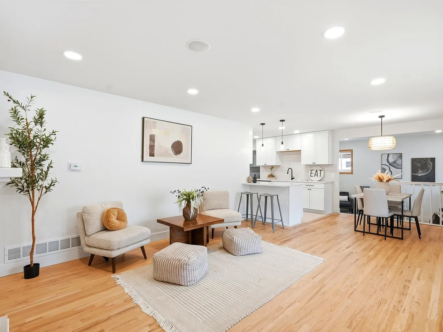 3 bed, 1394 sqft, $3,000 — Photo 2