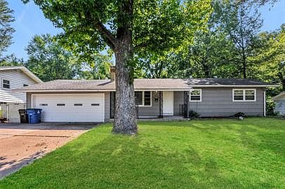 4th image of 100 Forestwood Dr