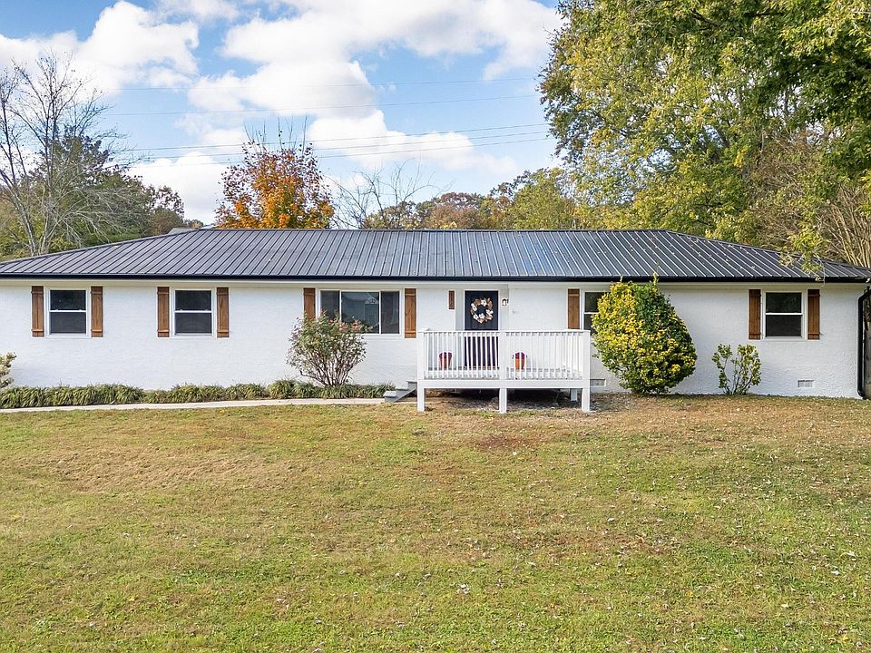 1st image of 136 Bland Dr NE