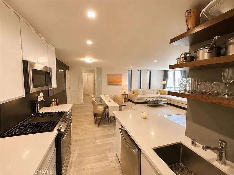 7320 Hawthorn Ave #206 — Photo 7