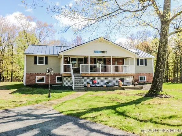 13 Spruce Trl, Sidney, ME 04330