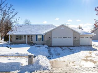527 Applewood Dr, Kimberly, WI