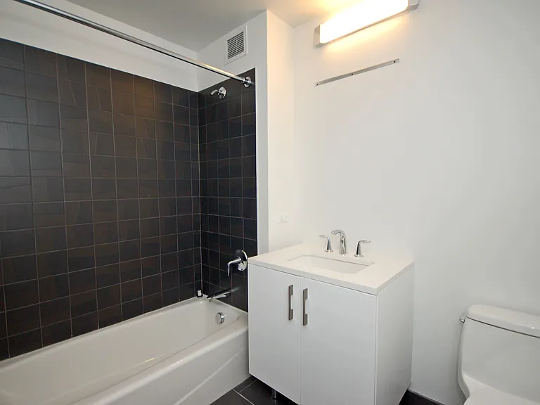 235 E 44th St #8E — Photo 9