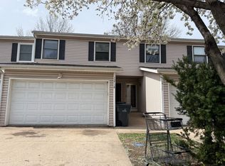 1271 N Petzold Dr APT B, Olathe, KS 66061