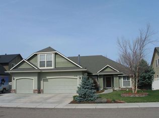 2198 W Grassy Branch Dr, Meridian, ID 83646