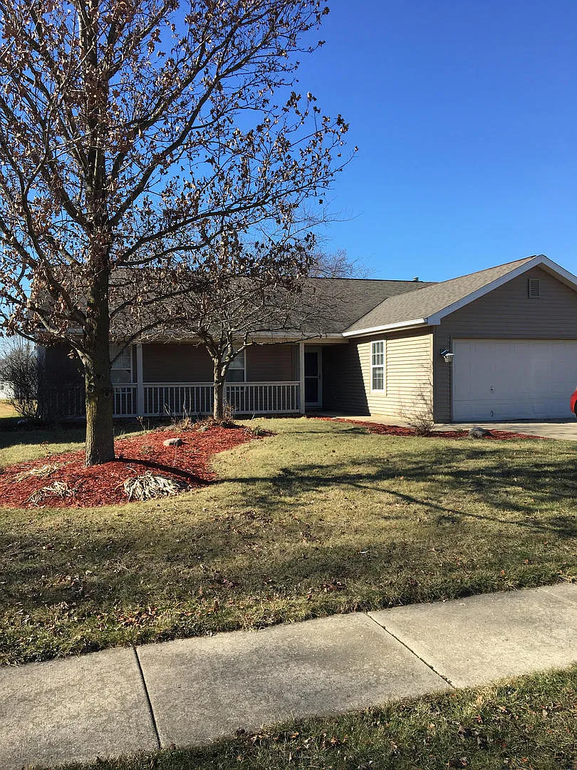 Ranch Style 3 Bedroom 2 Bath — Photo 1