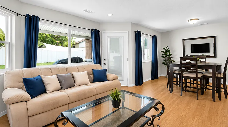 4 bed, 2.0 bath, 1405 sqft, $4,500 — Photo 4