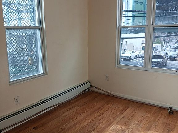 5th image of 720 E 225th St Floor 2