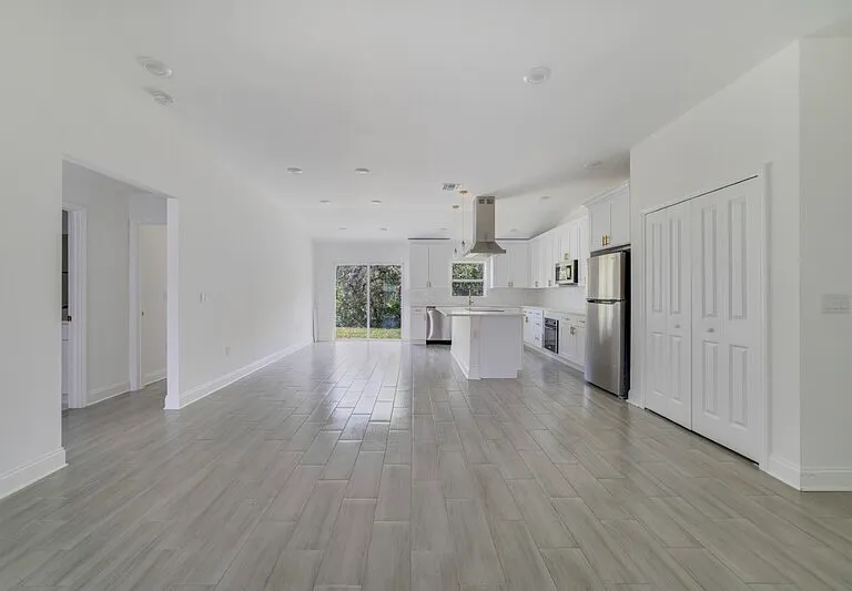 417 Saint Johns Ln — Photo 3
