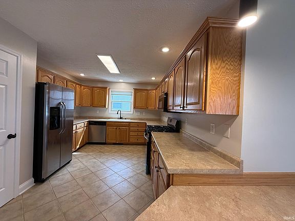 5th image of 207 Sandalwood Dr