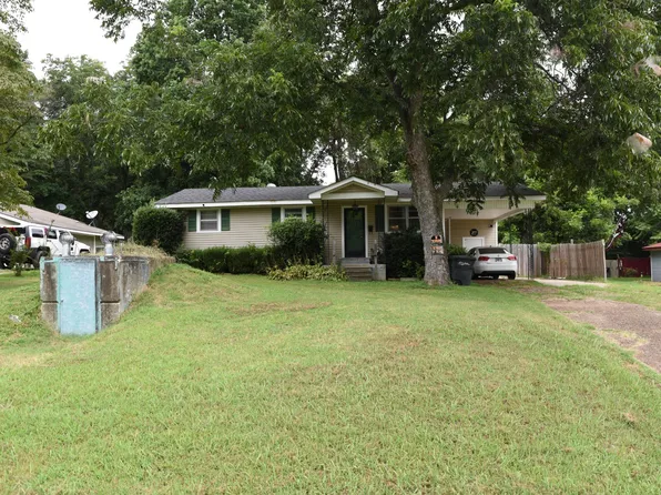 608 Parks St, Newbern, TN 38059