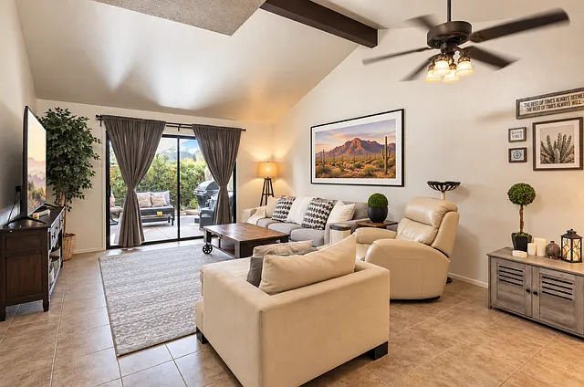 3 bed, 1192 sqft, $2,400 — Photo 2