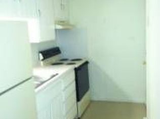 5 Laraway Ct APT 1G, Derry, NH 03038