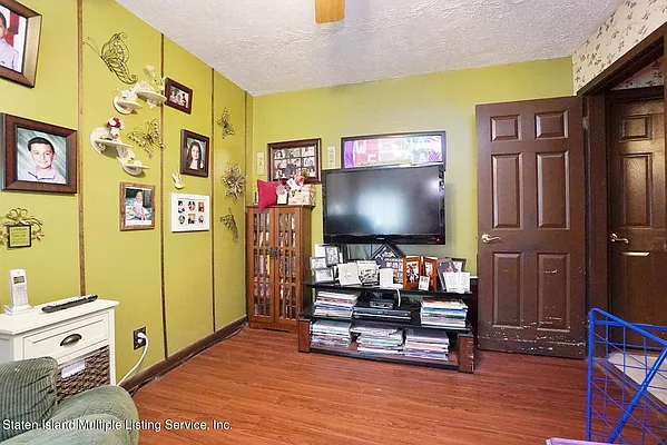 Sold by REMAX Elite | media 15