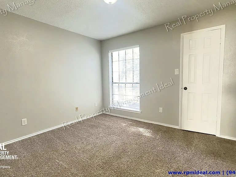 9601 Forest Ln #323 — Photo 11