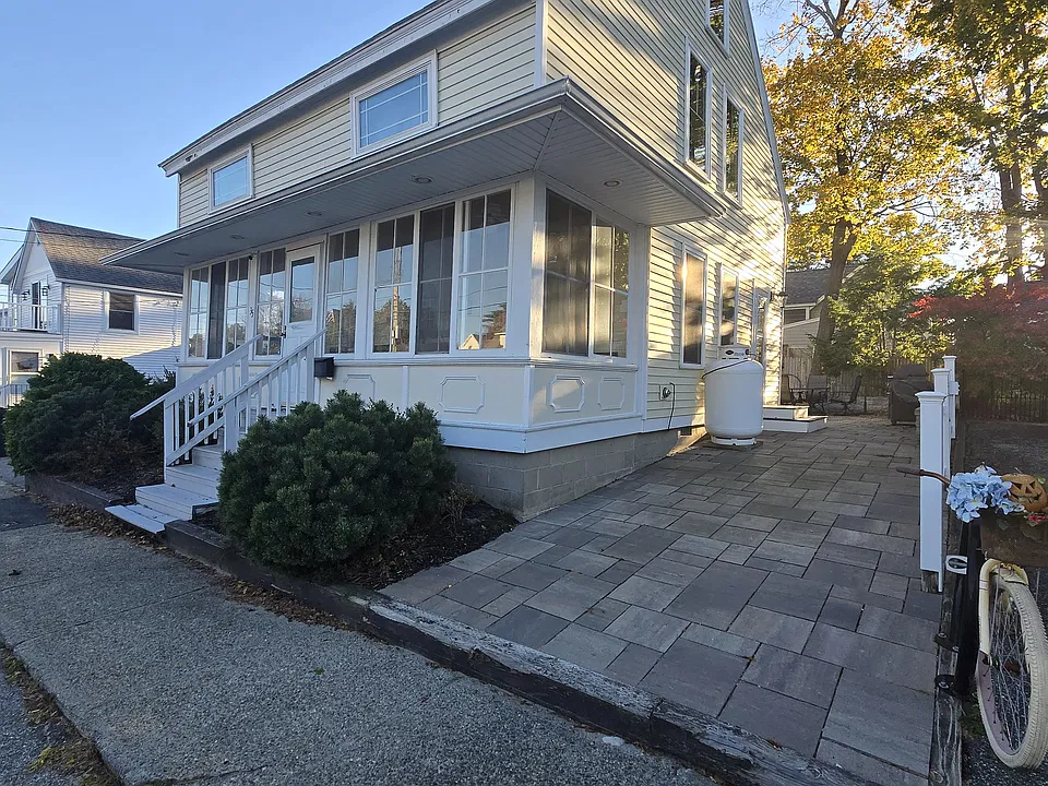 35 Central Park Ave