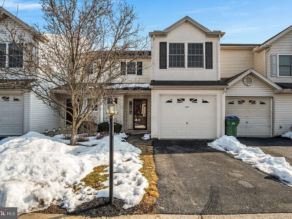 1st image of 227 Silver Leaf Rdg