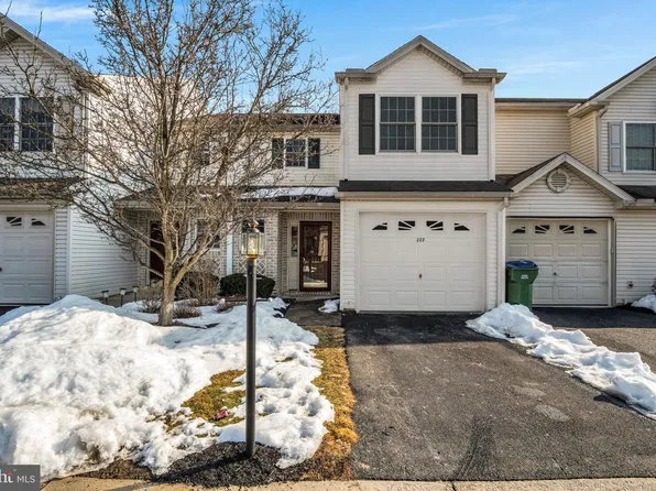 227 Silver Leaf Rdg, Harrisburg, PA 17110