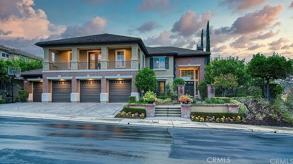 5 bed, 4.5 bath, 4231 sqft, $13,500 — Photo 1