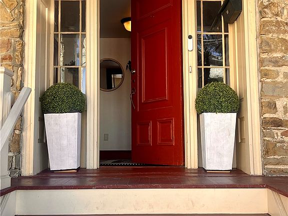 5th image of 51 Pioneer St