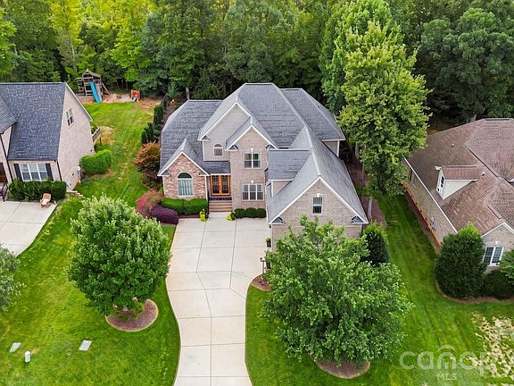 3rd image of 2455 Shiny Leaf Dr