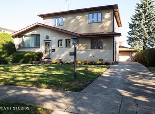 664 Polynesian Dr, Des Plaines, IL 60016