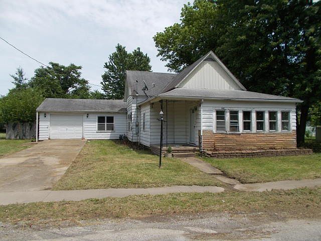 1st image of 903 Burgess Ave