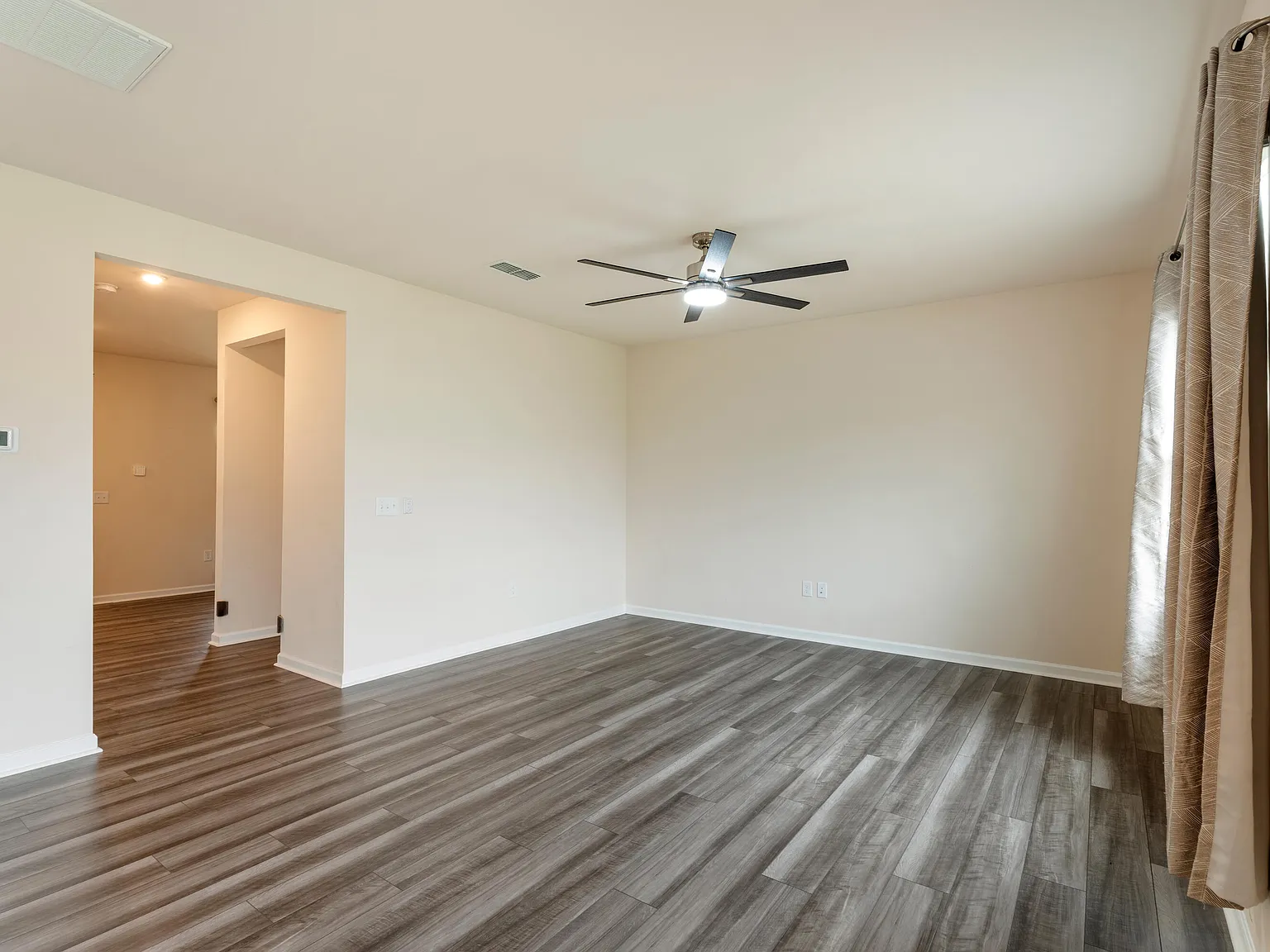 3 bed, 2.5 bath, $2,200 — Photo 3
