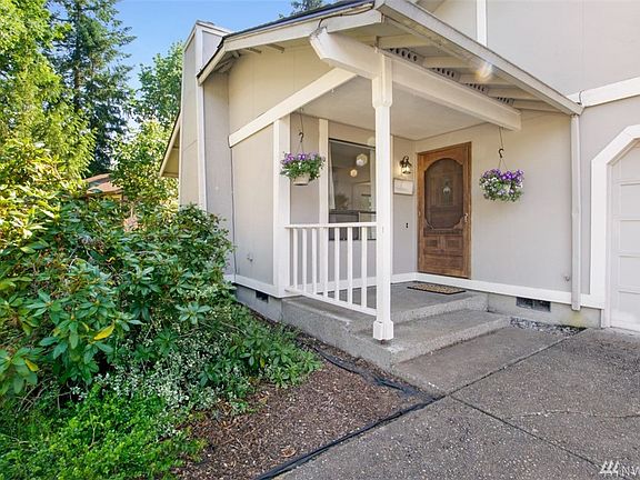 3rd image of 2749 Summerhill Ct SW