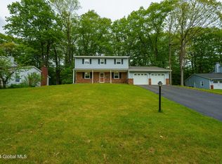 35 Brookline Dr, Clifton Park, NY 12065