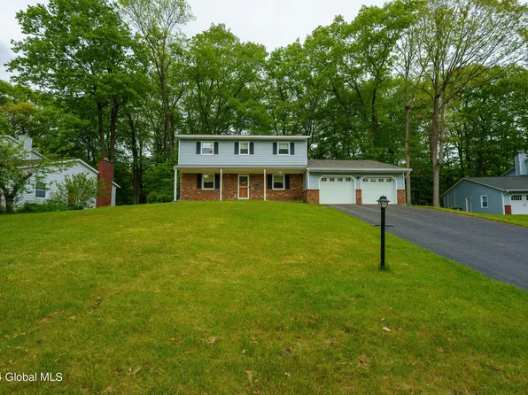 35 Brookline Drive, Clifton Park, NY 12065