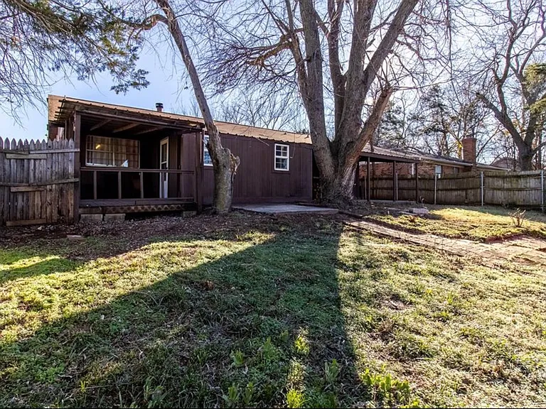 4520 Forest Hills Dr — Photo 14