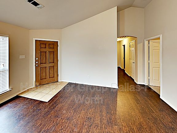 2nd image of 1125 Maplewood Ln