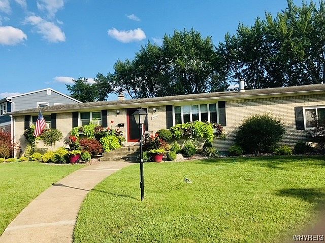 1st image of 7 Maricrest Dr