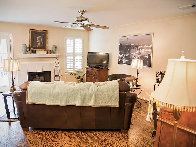 31 N Walden Elms Cir — Photo 4