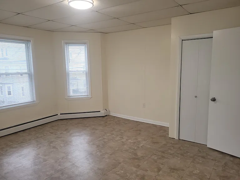 182 Pleasant St — Photo 14