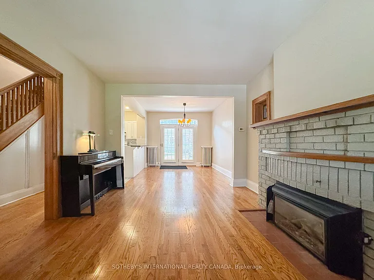 48 Lawrence Ave W — Photo 7