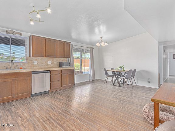5th image of 431 N Caribe Pl