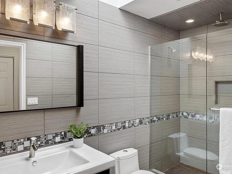 shared bathroom upstairs