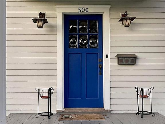 2nd image of 506 E 41st St