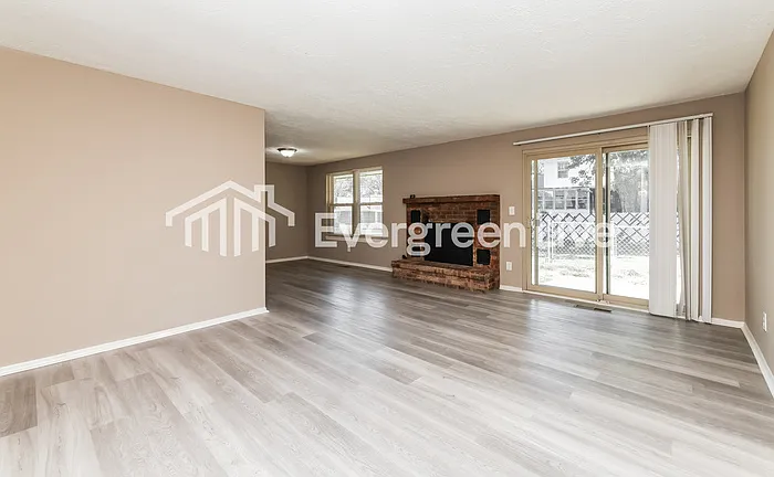 4911 Larchview Dr — Photo 3